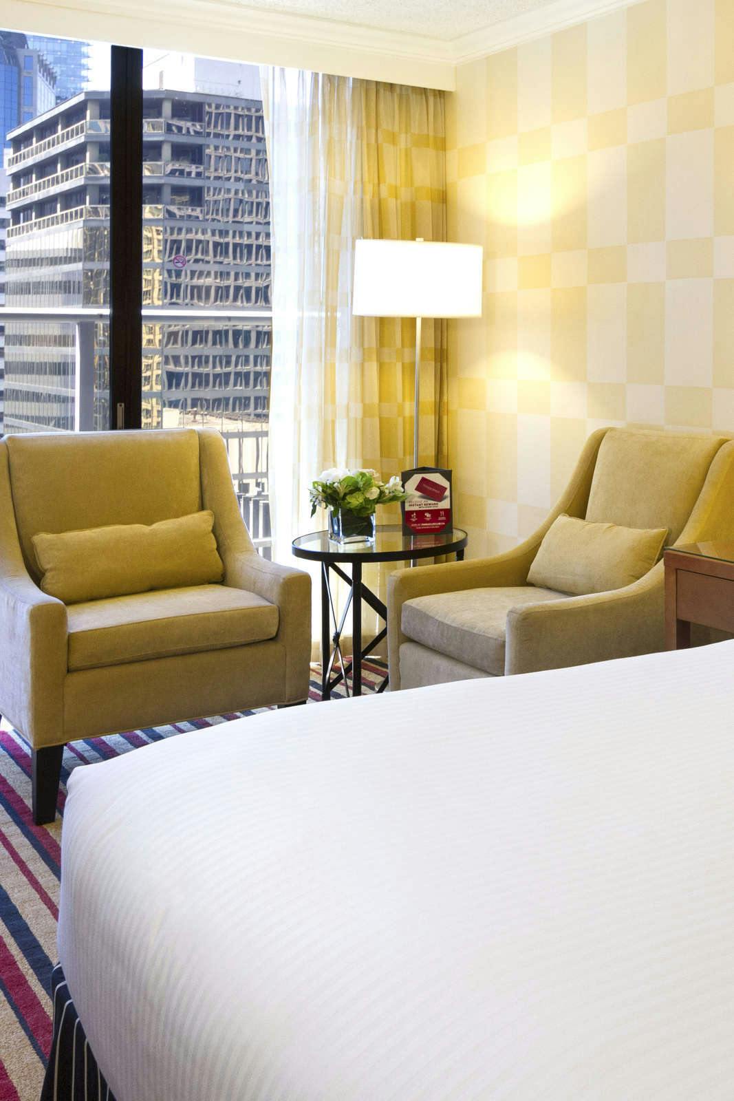 Hotel Pinnacle Hotel Vancouver Harbourfront photo 2