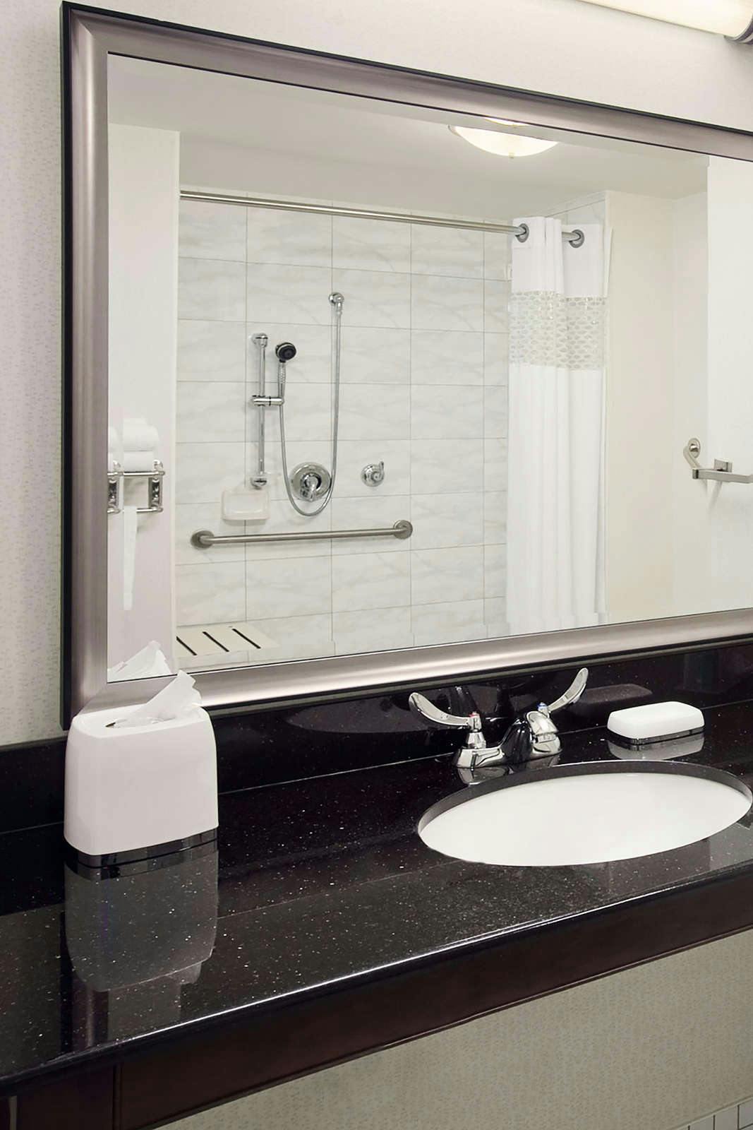 Hotel Hampton Inn by Hilton Toronto Airport Corporate Centre photo 5