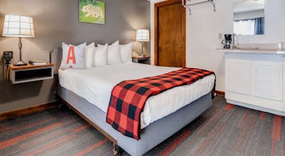 Boulder Adventure Lodge