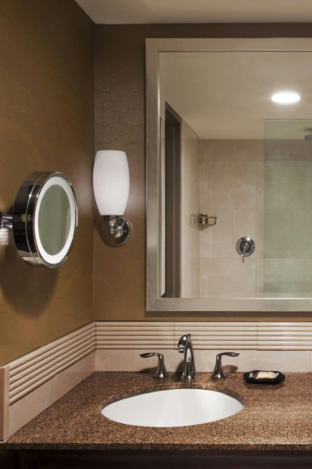 Hotel Sheraton Greensboro at Four Seasons photo 4