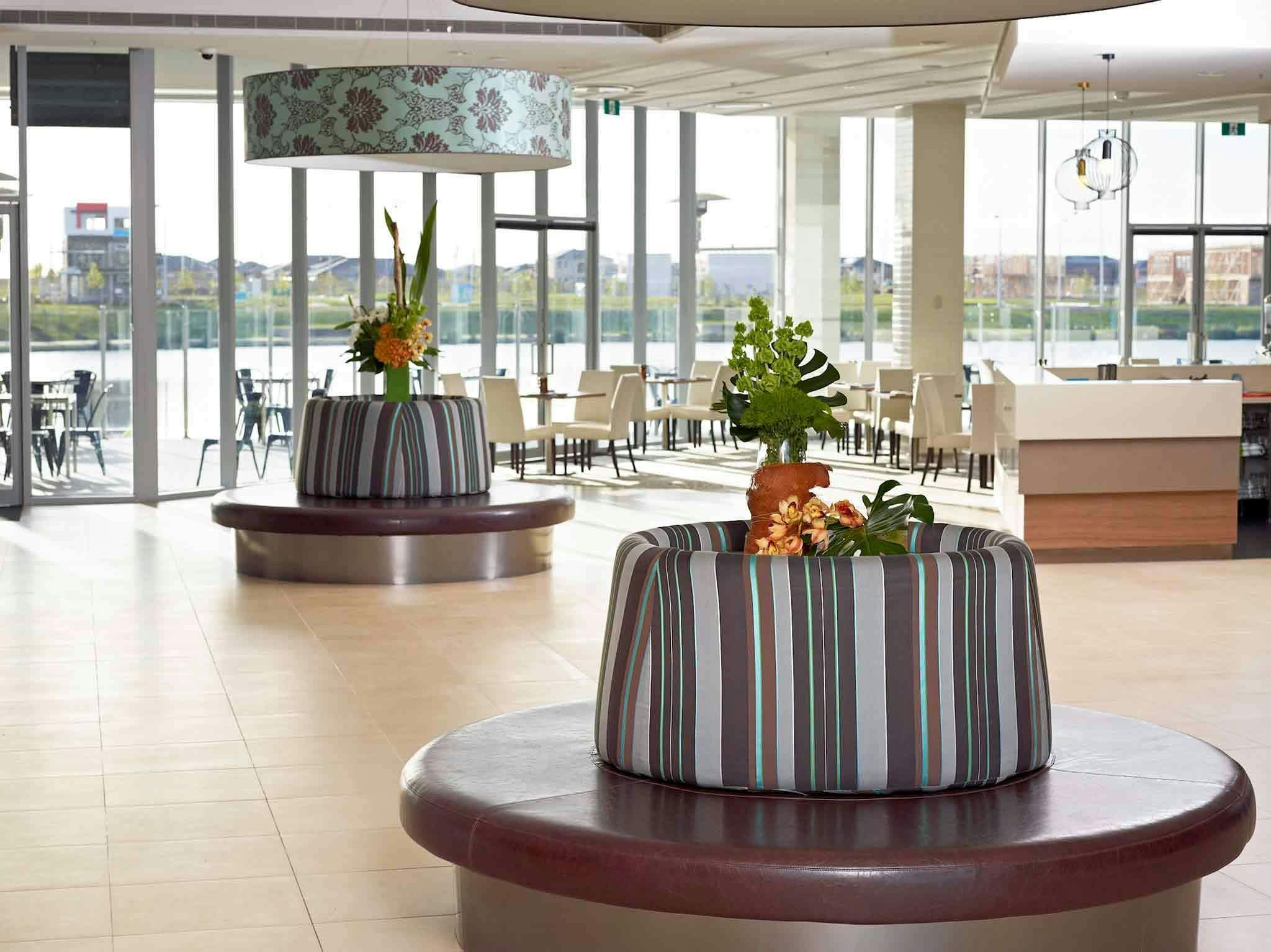 Hotel MERCURE CAROLINE SPRINGS photo 2