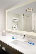 Hotel Holiday Inn Express Baltimore - BWI Airport North photo 3