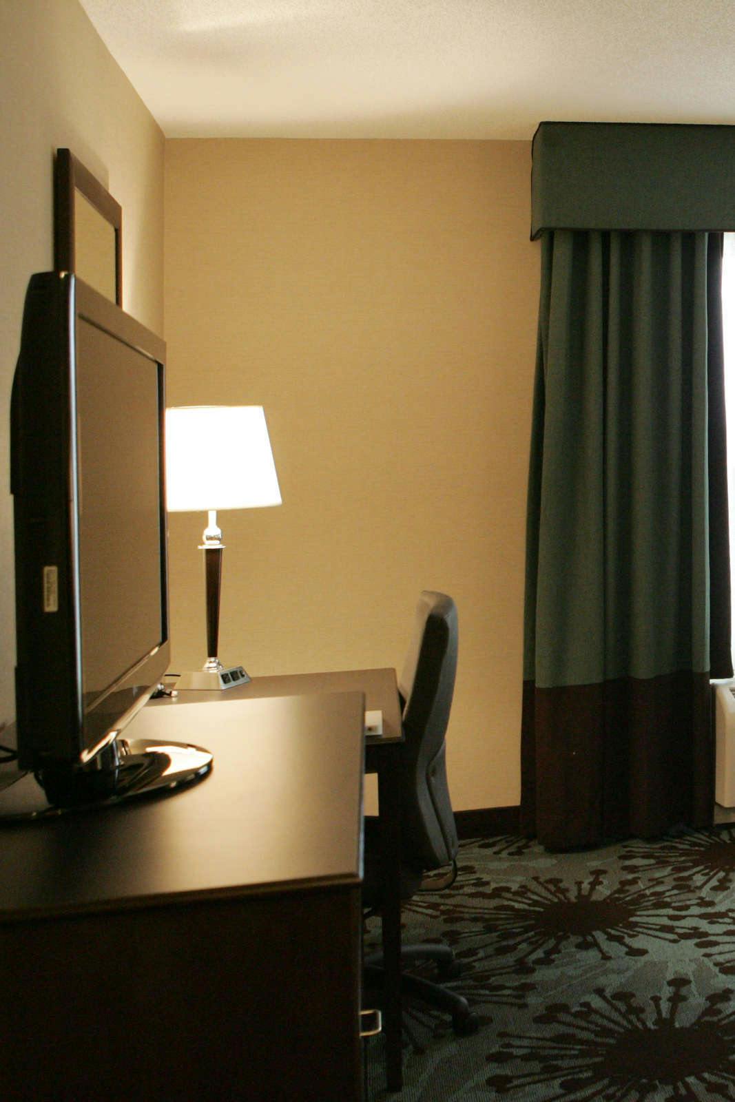 Hotel Hampton Inn by Hilton Toronto Airport Corporate Centre photo 2