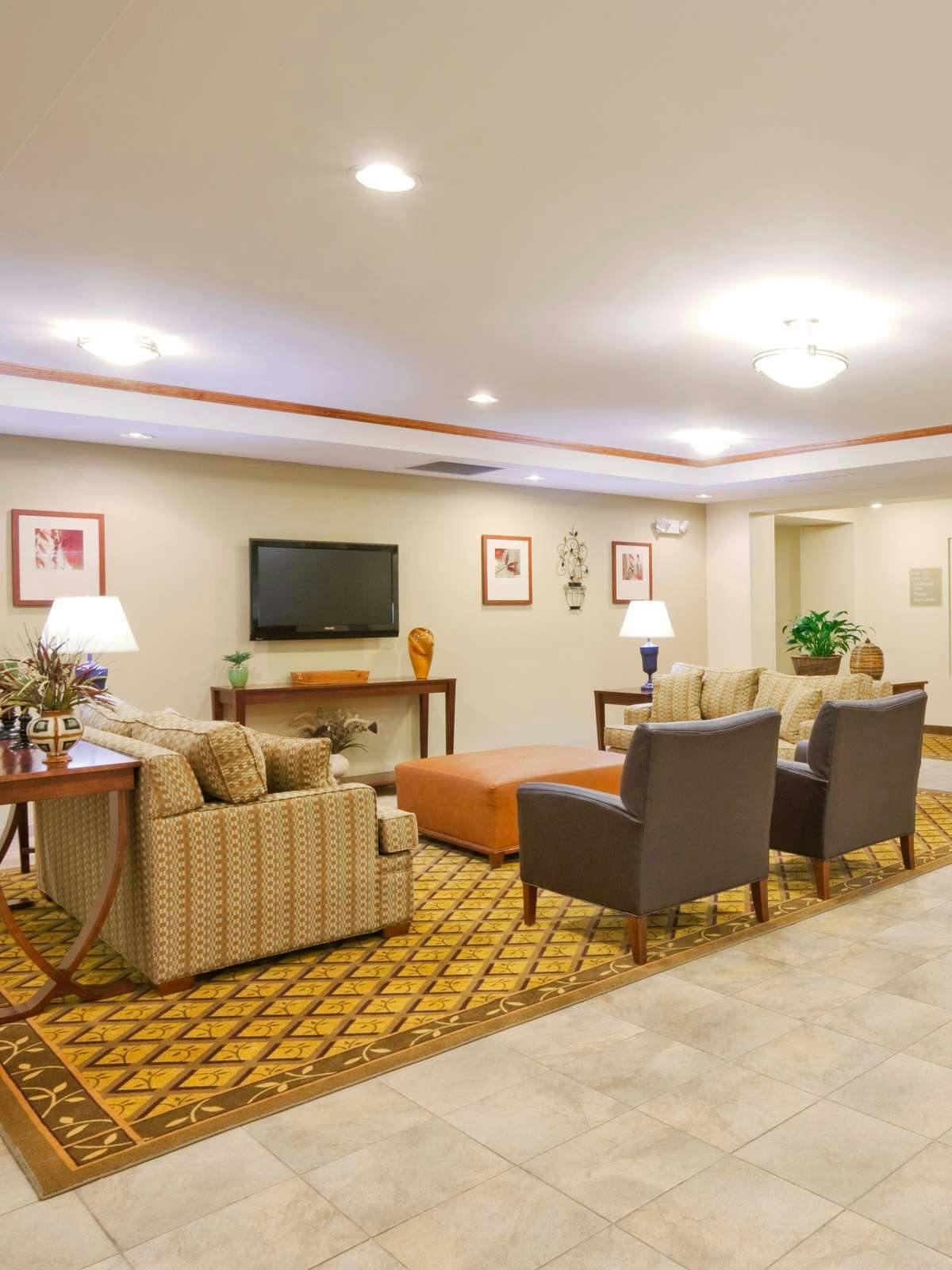 Hotel Candlewood Suites Eastchase Park photo 3