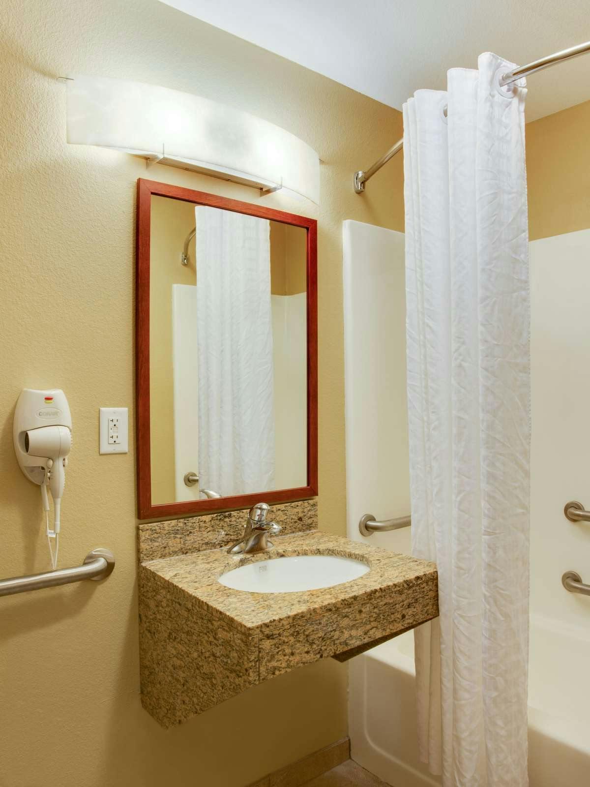 Hotel Candlewood Suites Tallahassee photo 2