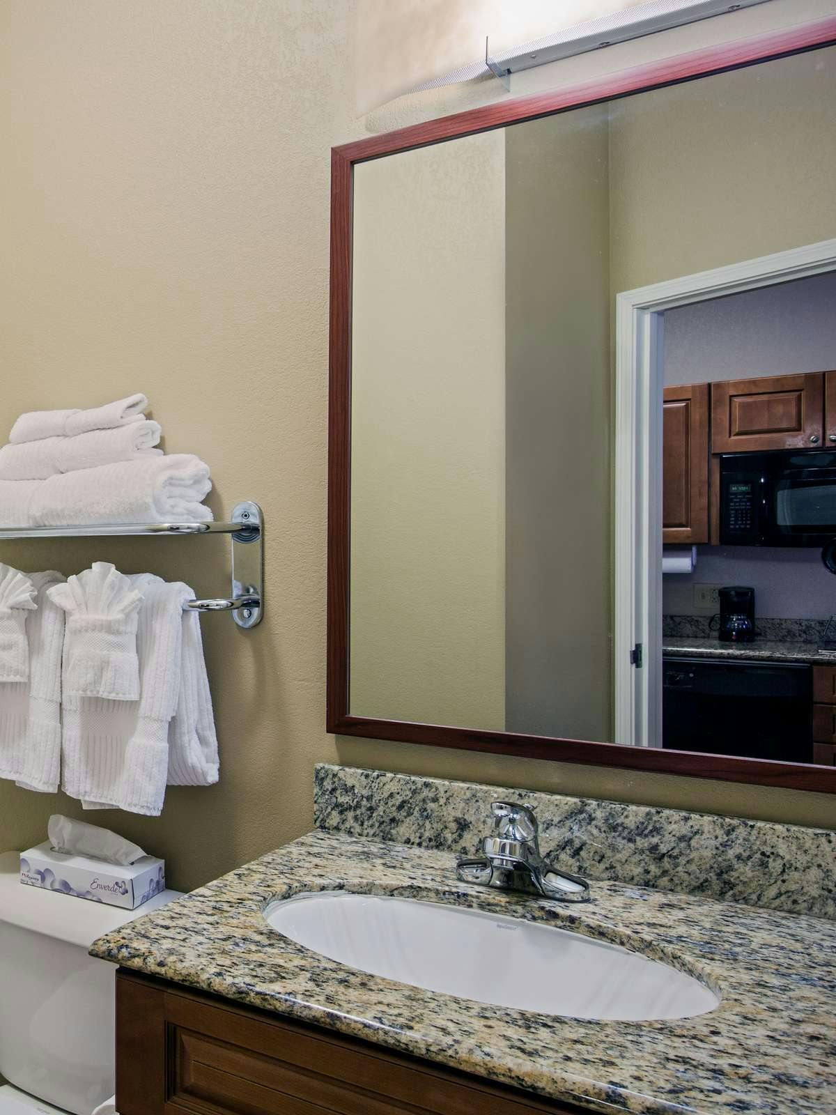 Hotel Candlewood Suites Perrysburg photo 2