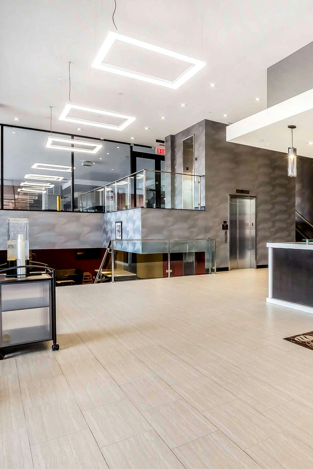 Hotel Comfort Inn & Suites near Stadium photo 3