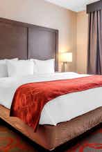 Hotel Comfort Inn & Suites near Stadium photo 2