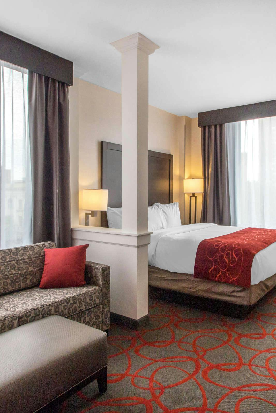 Hotel Comfort Inn & Suites near Stadium photo 1