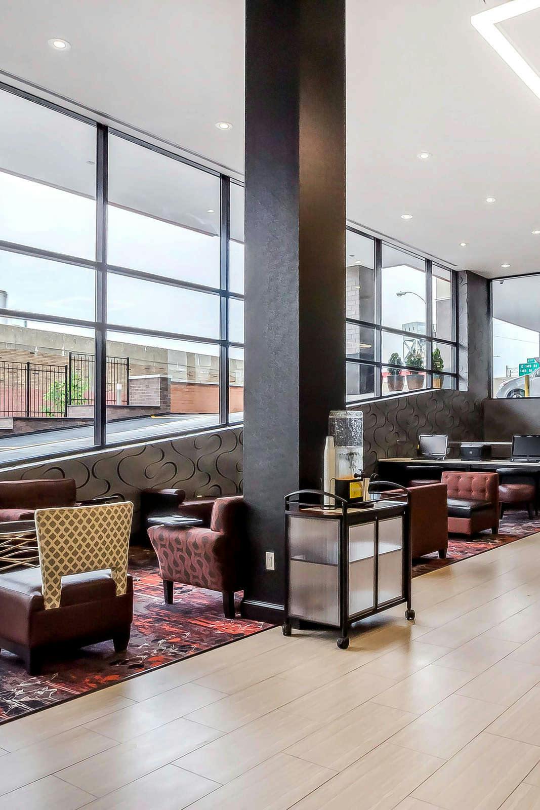 Hotel Comfort Inn & Suites near Stadium photo 5