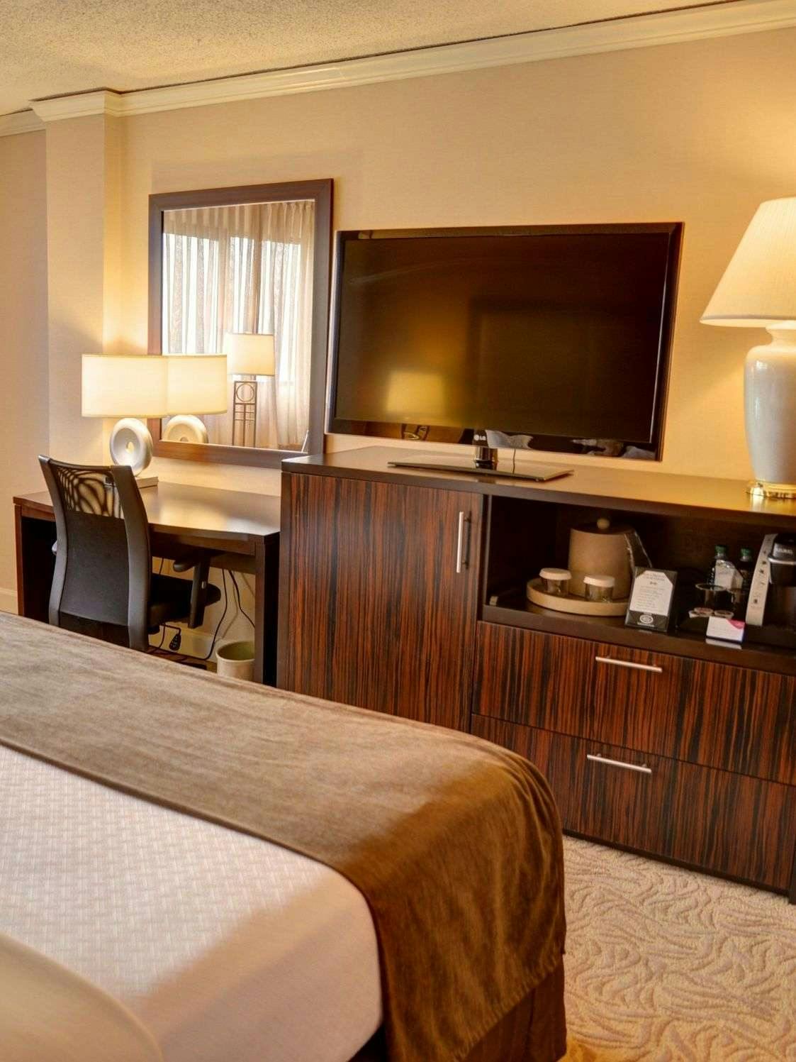 Hotel Crowne Plaza Knoxville Downtown University photo 2