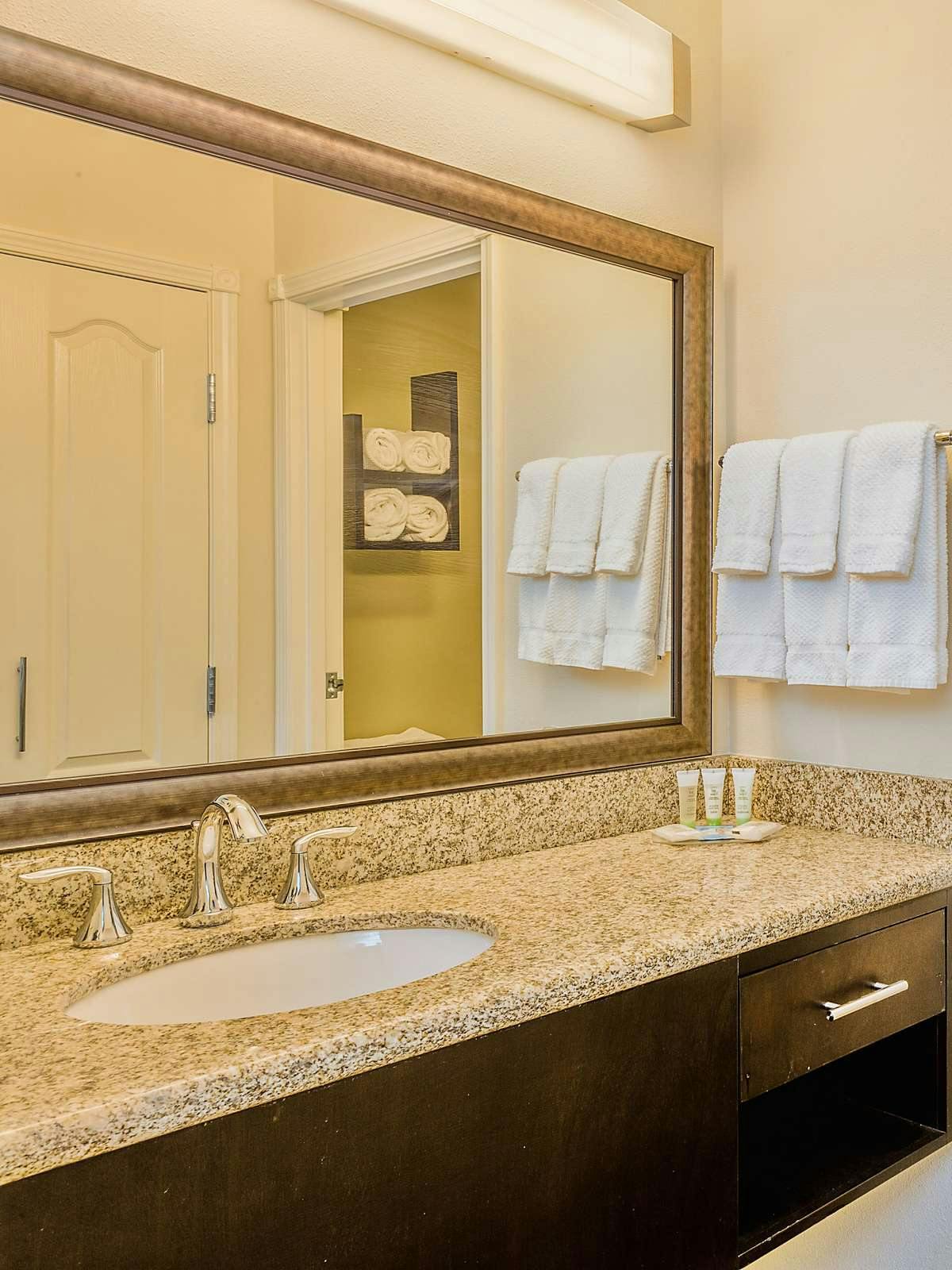 Hotel Staybridge Suites Bismarck photo 2