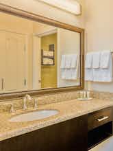 Hotel Staybridge Suites Bismarck photo 2