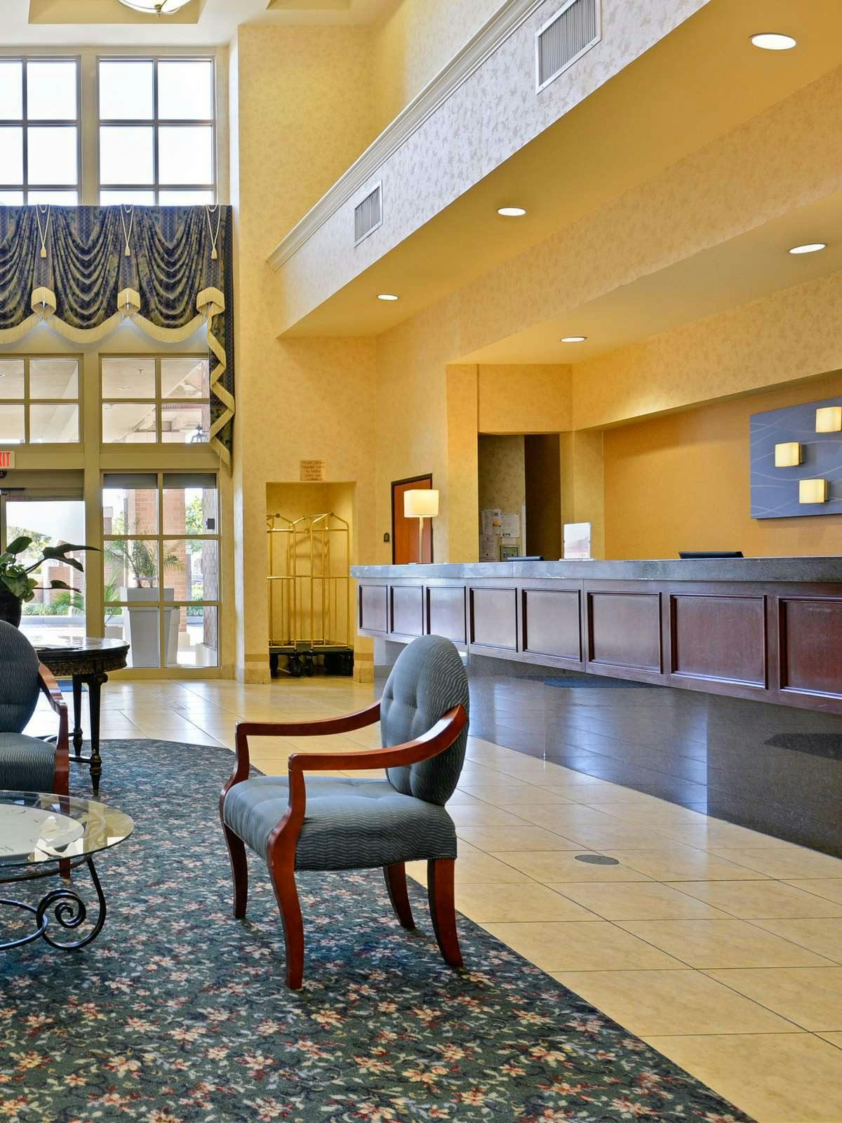 Hotel Holiday Inn Express Hotel & Suites Elk Grove Central photo 5