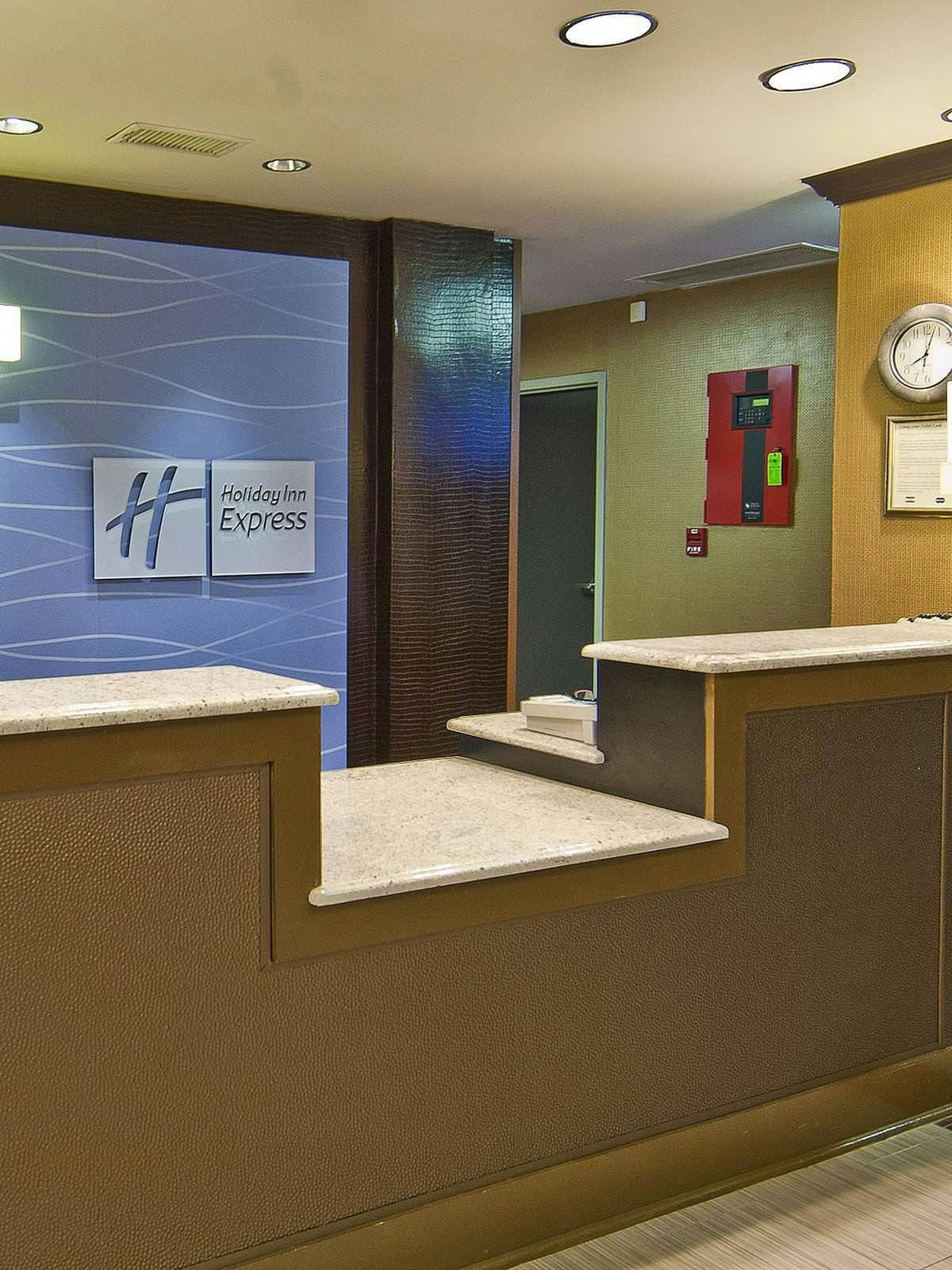 Hotel Holiday Inn Express Hotel & Suites Olive Branch photo 5