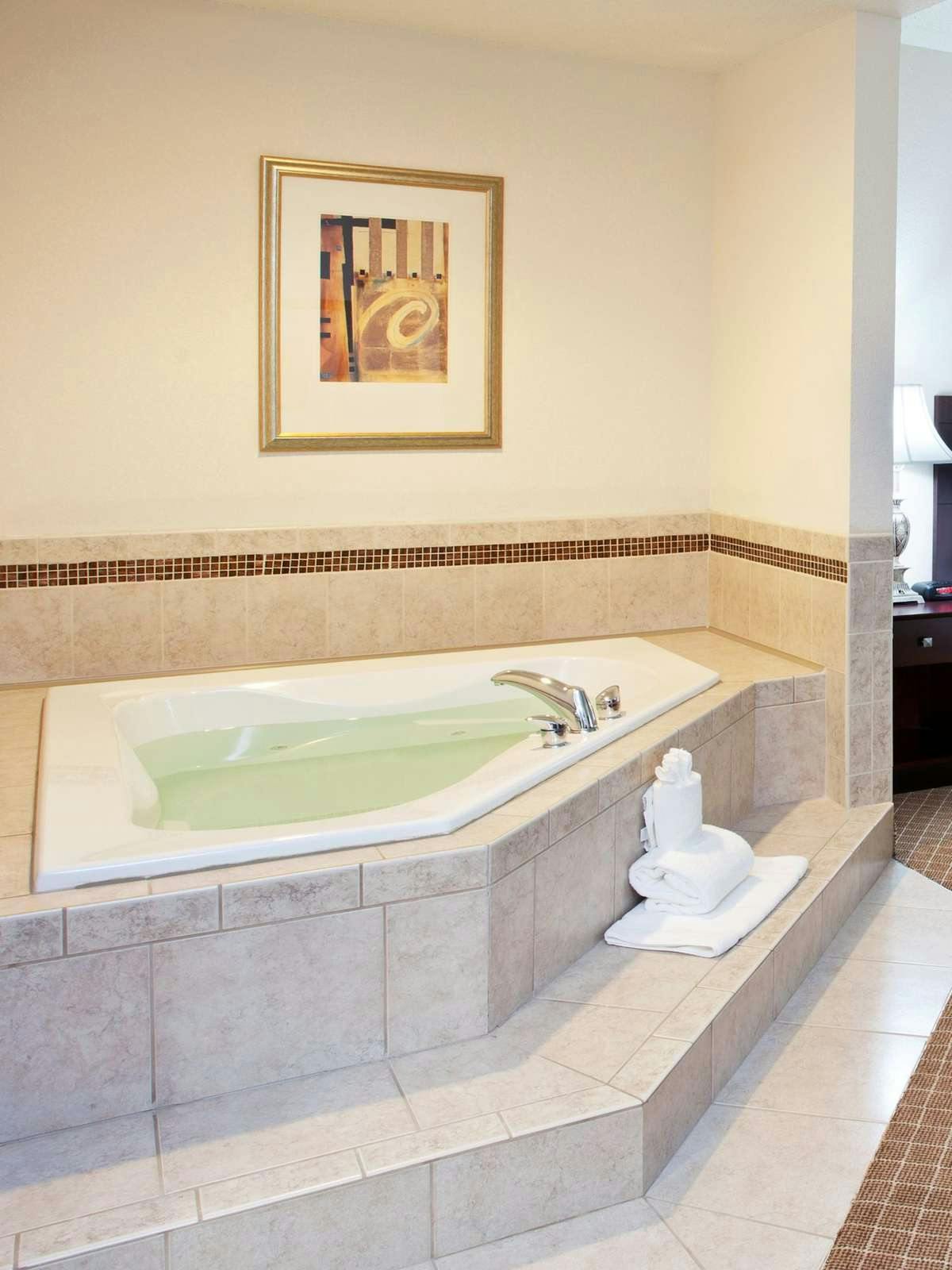 Hotel Holiday Inn Express Hotel & Suites Webster photo 2