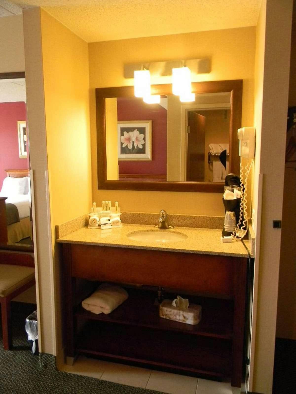 Hotel Holiday Inn Express Easton photo 2