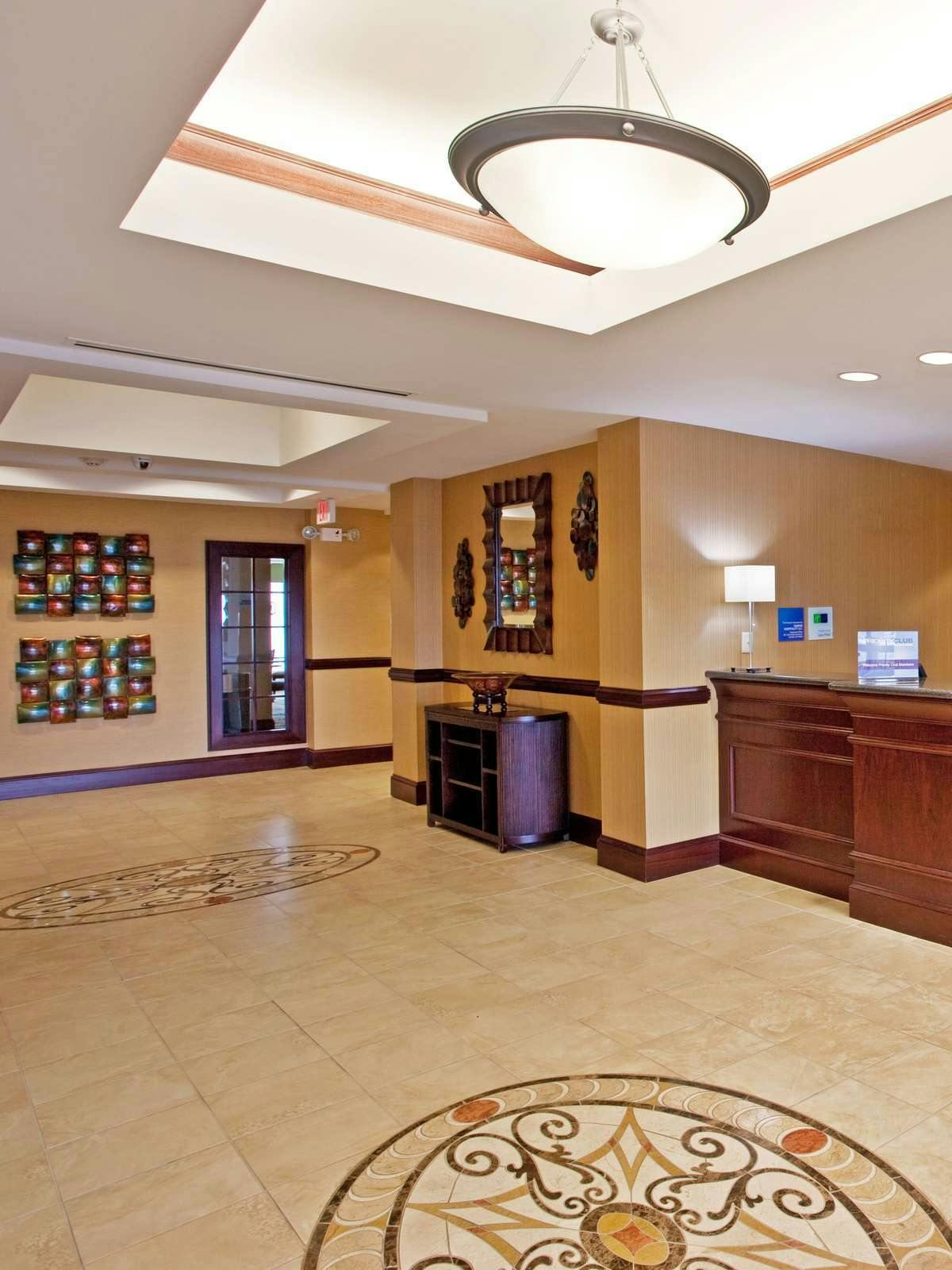 Hotel Holiday Inn Express Hotel & Suites Franklin photo 2