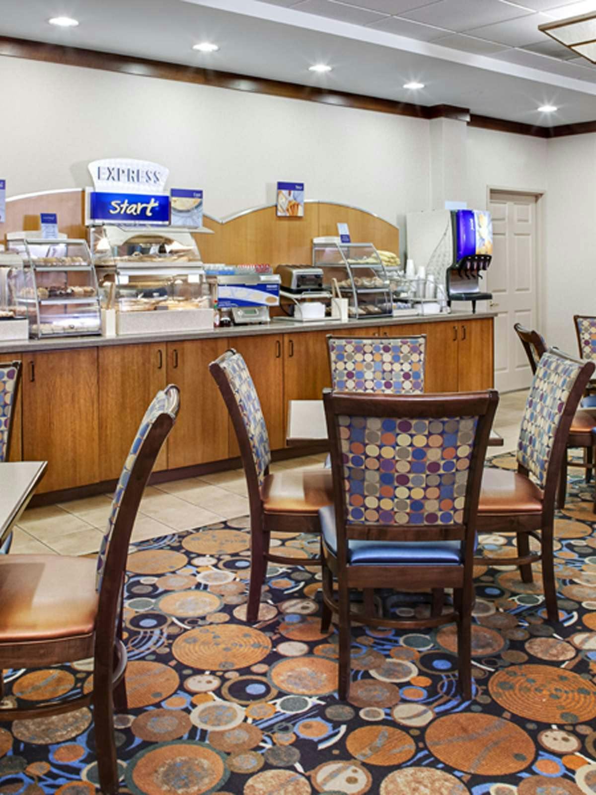 Hotel Holiday Inn Express Hotel & Suites Coralville photo 5