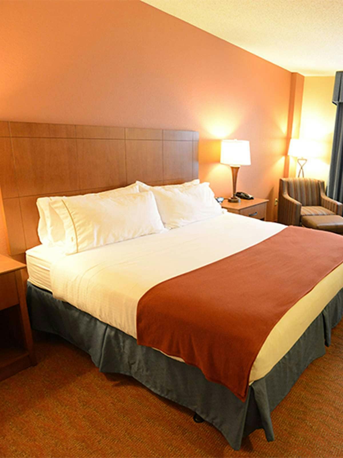 Hotel Holiday Inn Express Hotel & Suites Coralville photo 1