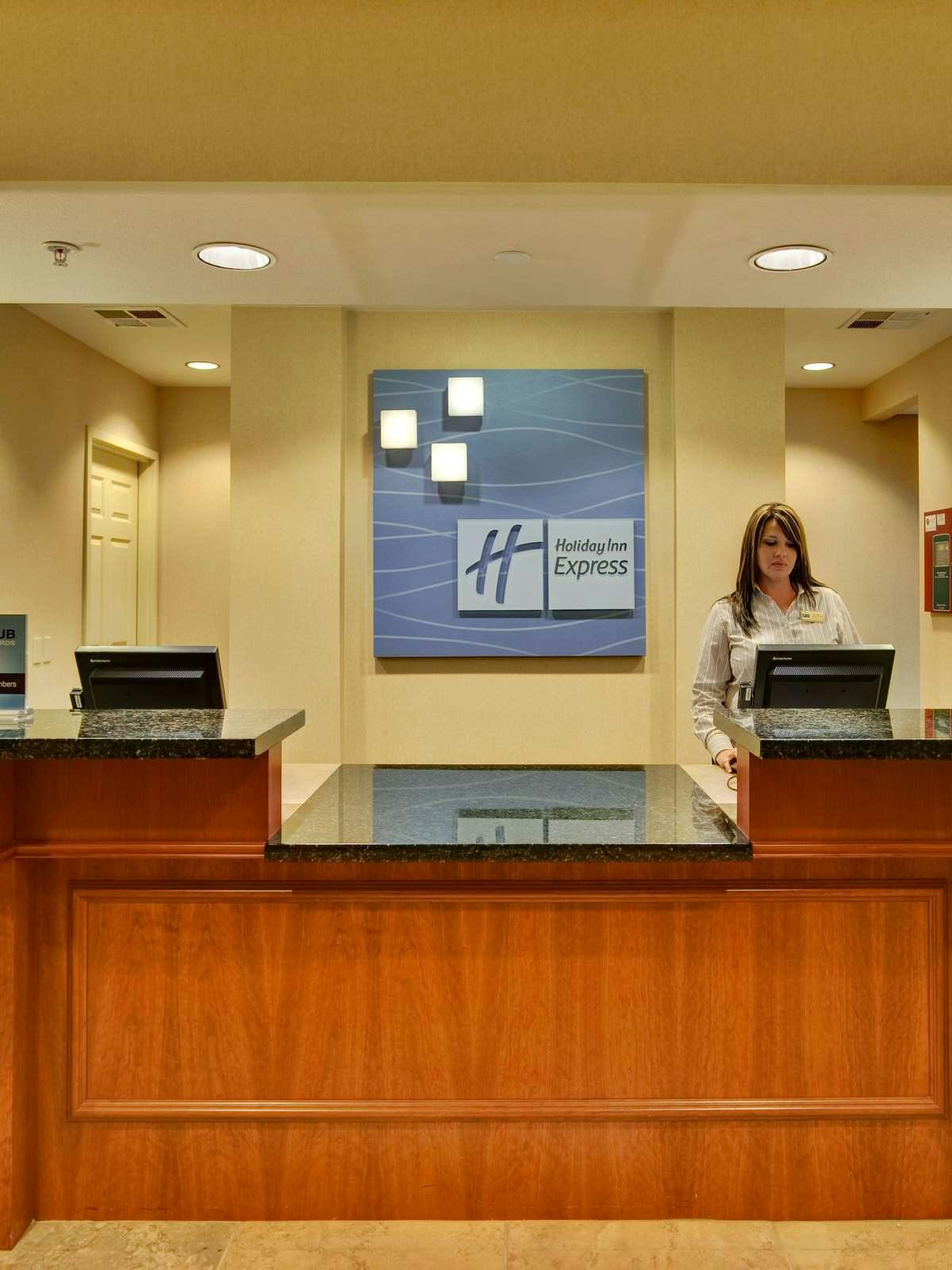 Hotel Holiday Inn Express Hotel & Suites Porterville photo 5