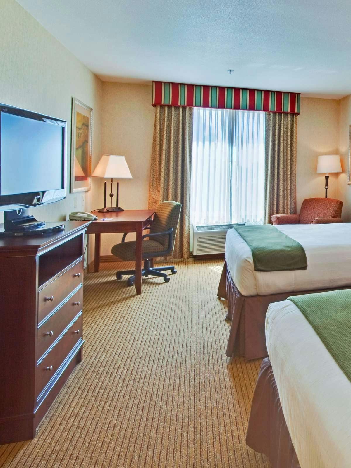 Hotel Holiday Inn Express Hotel & Suites Porterville photo 3