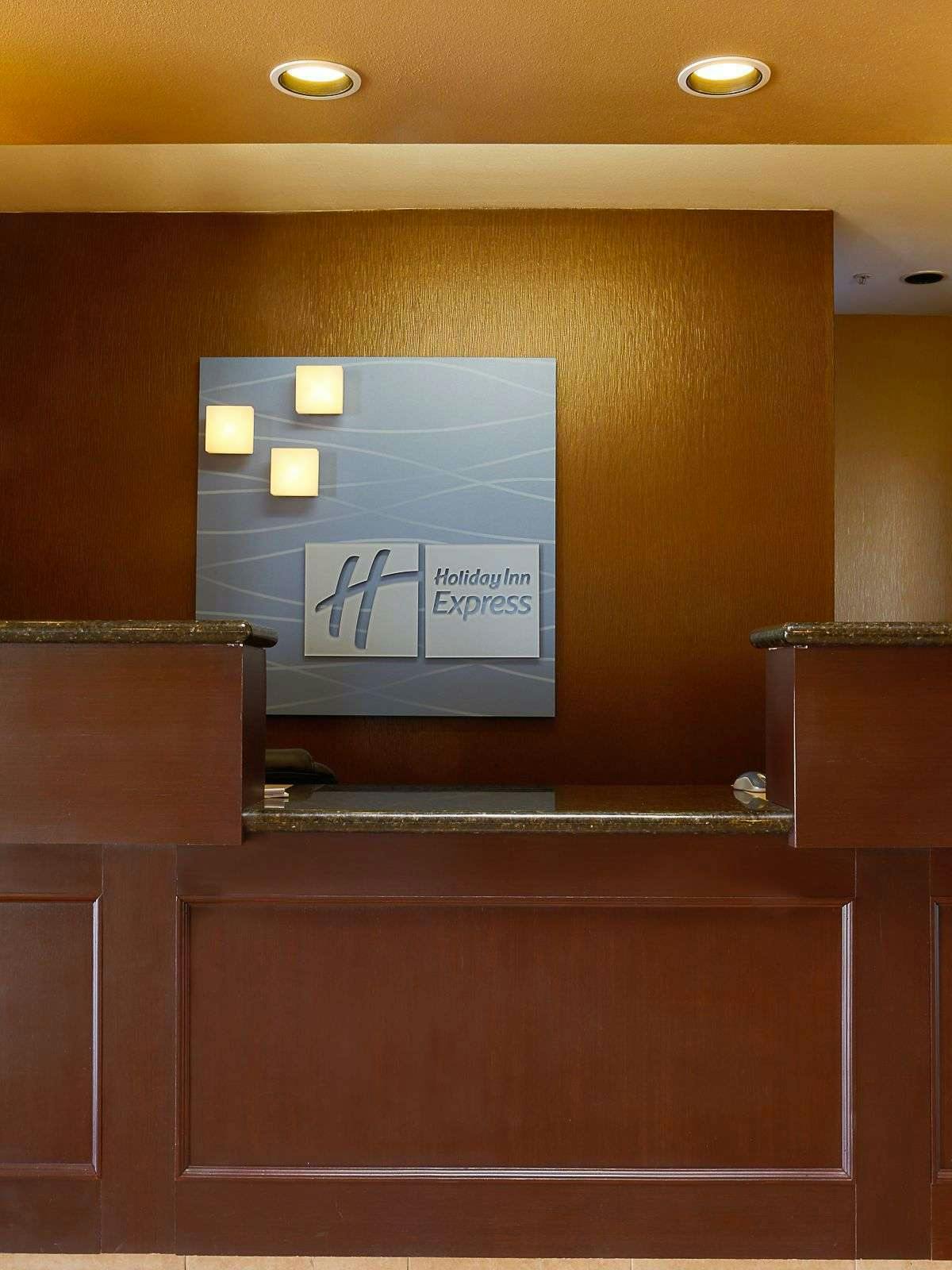 Hotel Holiday Inn Express Oakdale photo 3