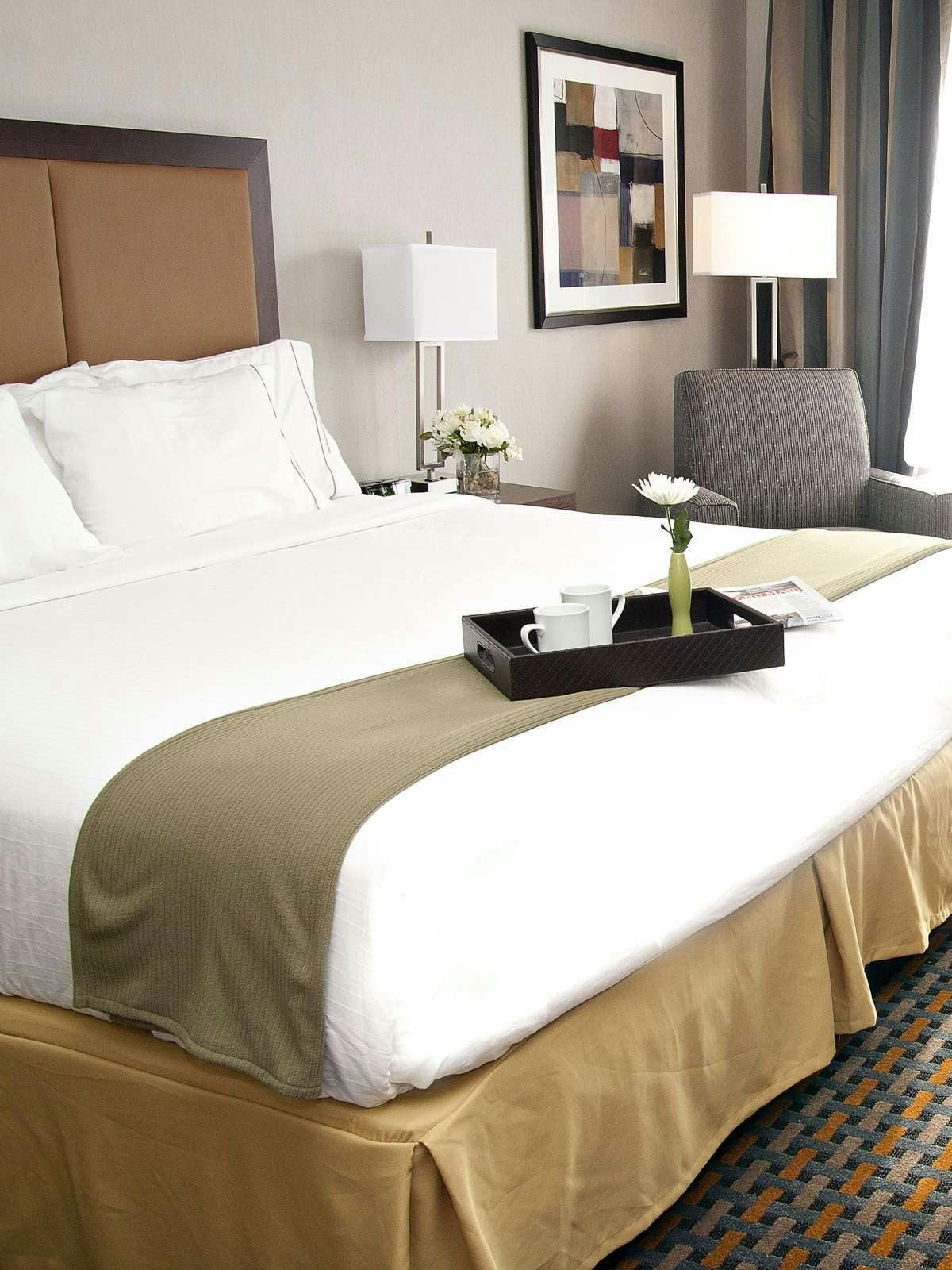 Hotel Holiday Inn Express Pembroke photo 1