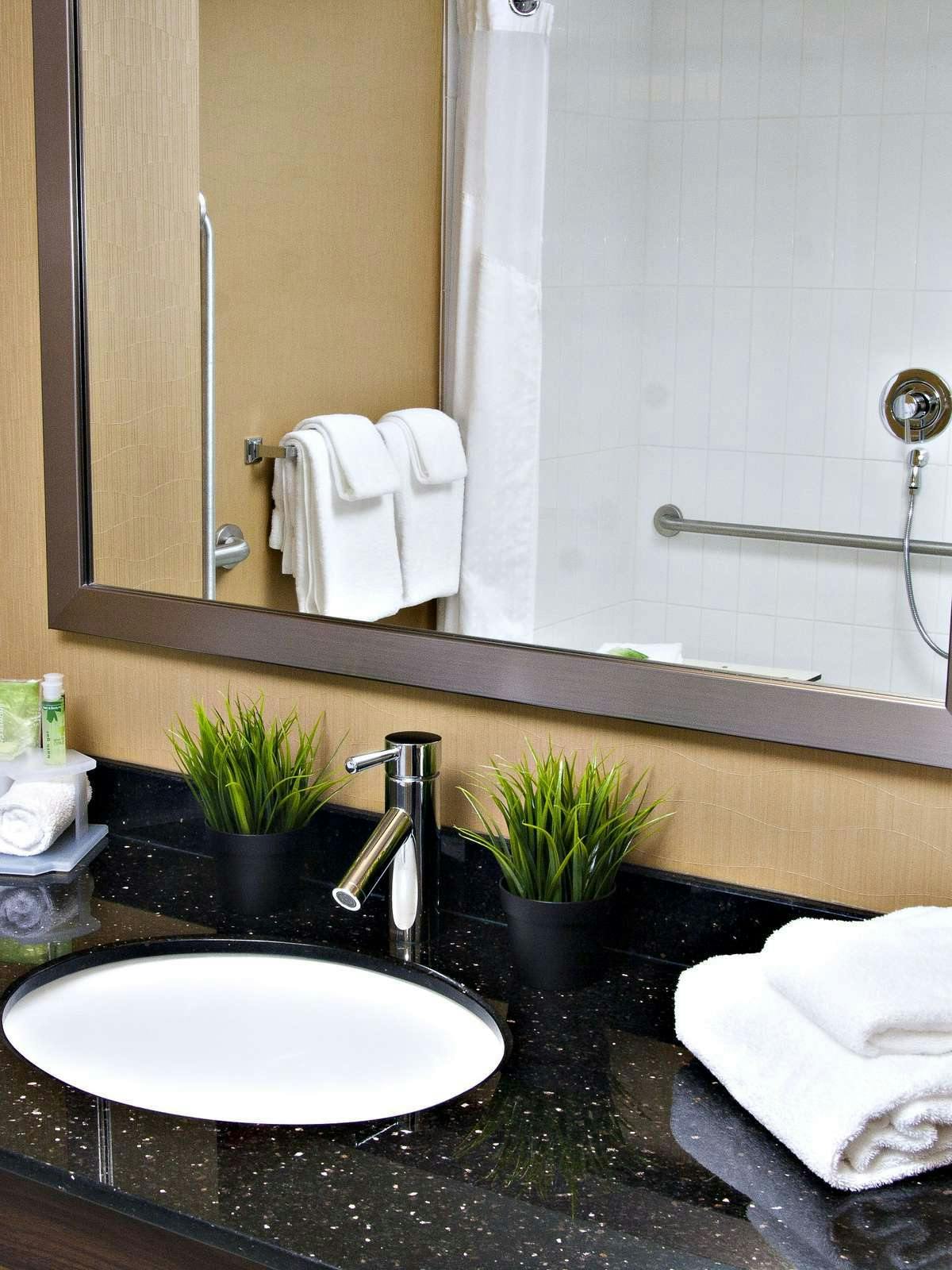 Hotel Holiday Inn Express Pembroke photo 2