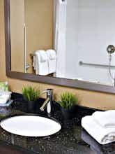 Hotel Holiday Inn Express Pembroke photo 2