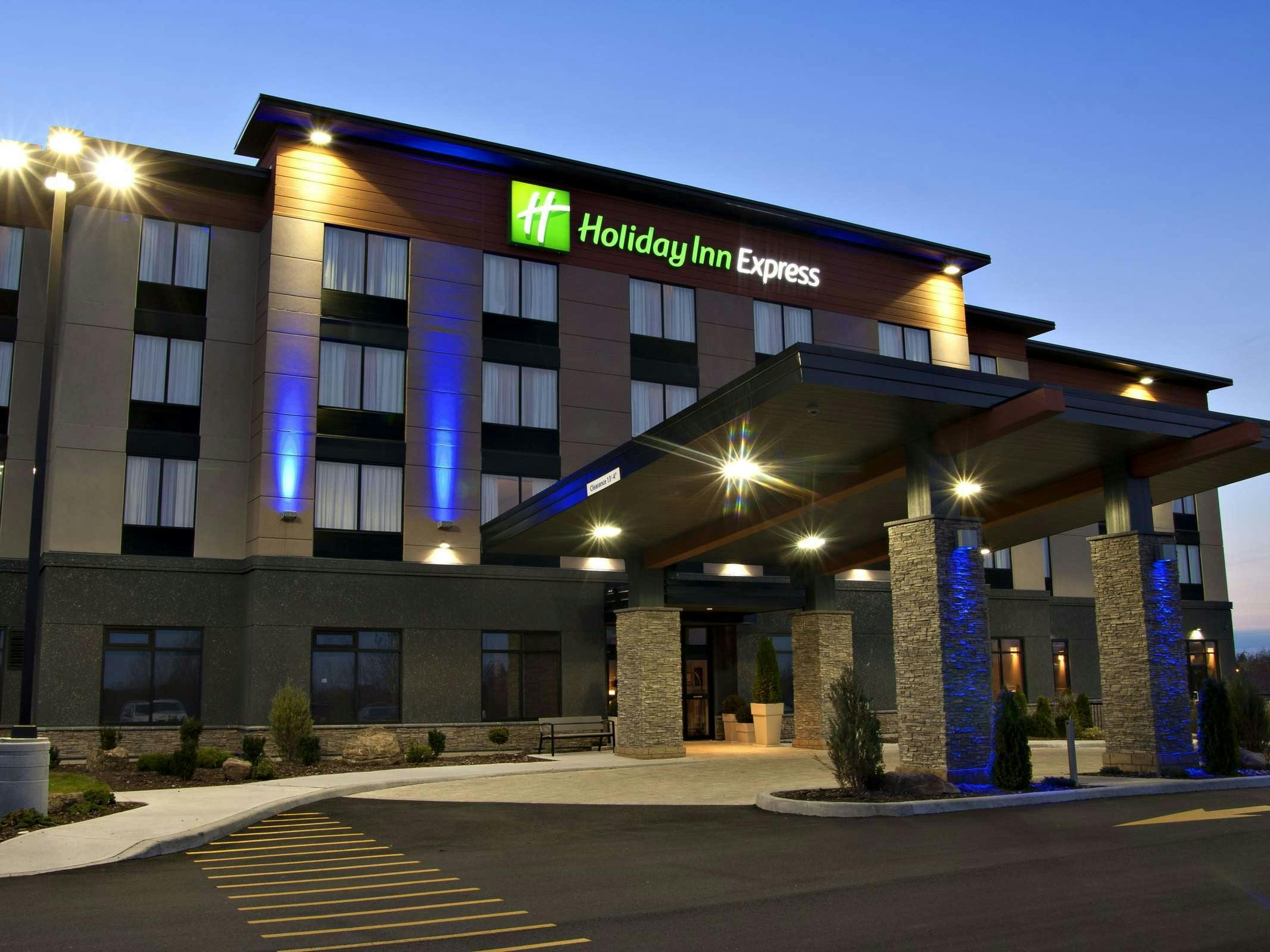 Holiday Inn Express Pembroke