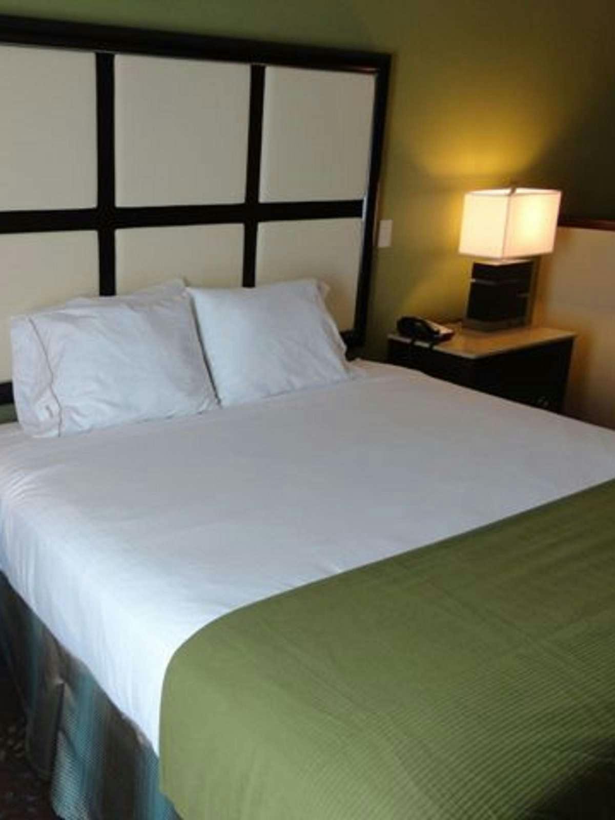 Hotel Holiday Inn Express Hotel & Suites Albert Lea photo 1