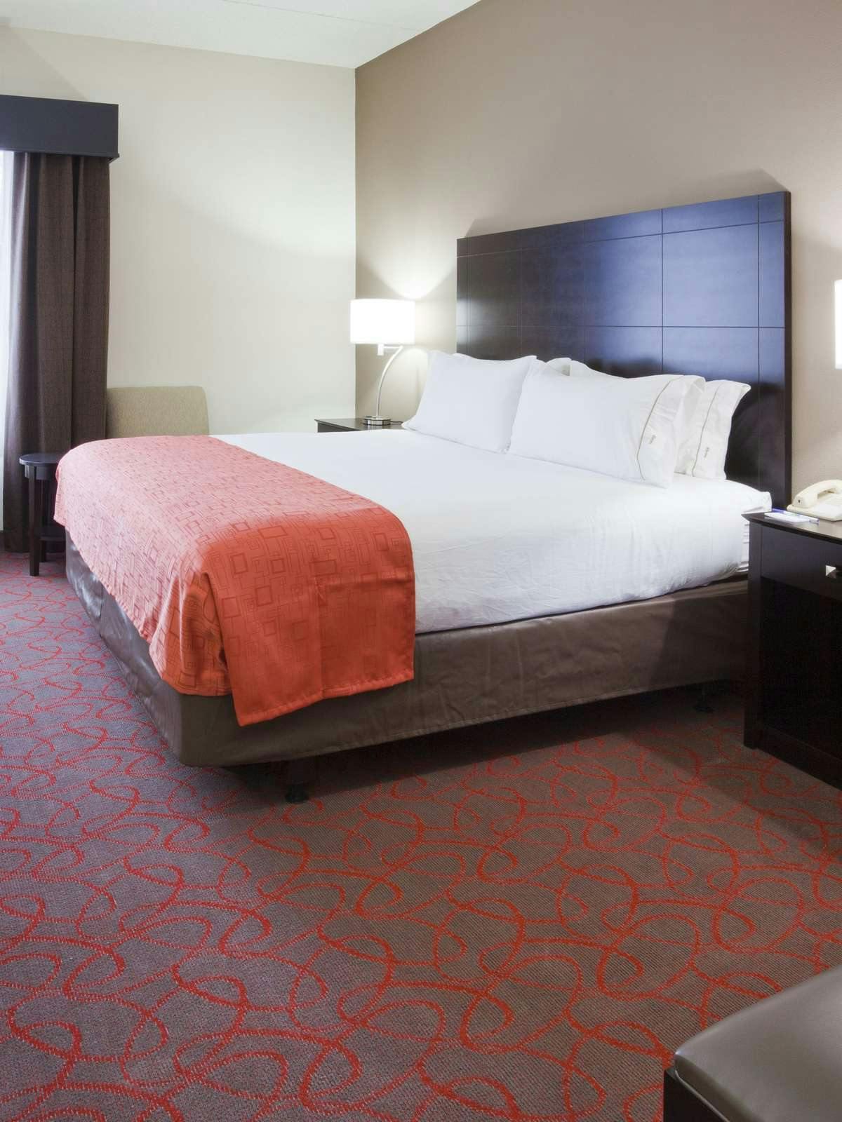 Hotel Holiday Inn Express Hotel & Suites Bloomington West photo 1