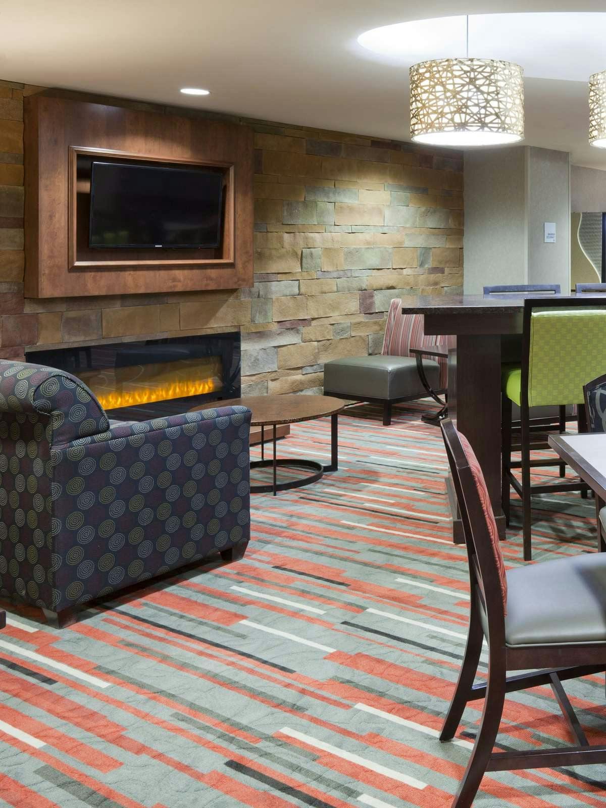 Hotel Holiday Inn Express Hotel & Suites Bloomington West photo 4