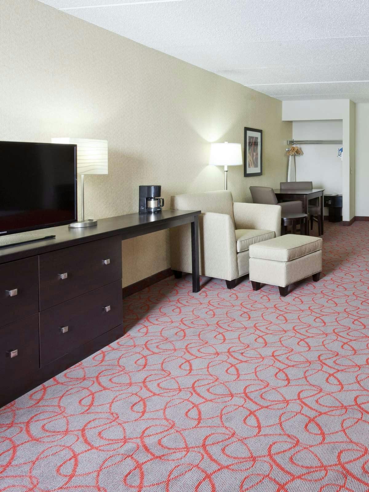 Hotel Holiday Inn Express Hotel & Suites Bloomington West photo 3