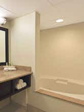 Hotel Holiday Inn Express Hotel & Suites Colby photo 2