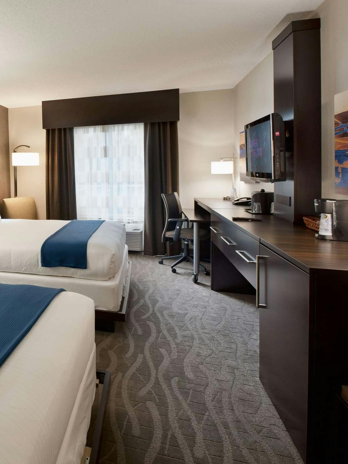 Hotel Holiday Inn Express Hotel & Suites Dayton South photo 2