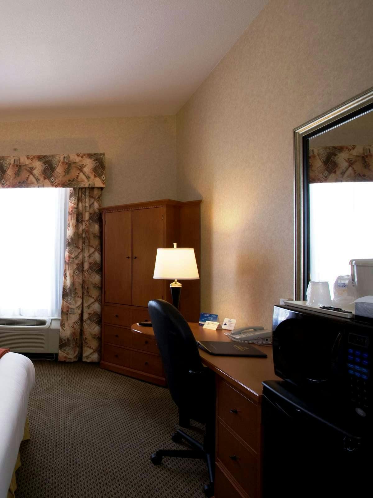 Hotel Holiday Inn Express Hotel & Suites Airdrie Calgary North photo 3