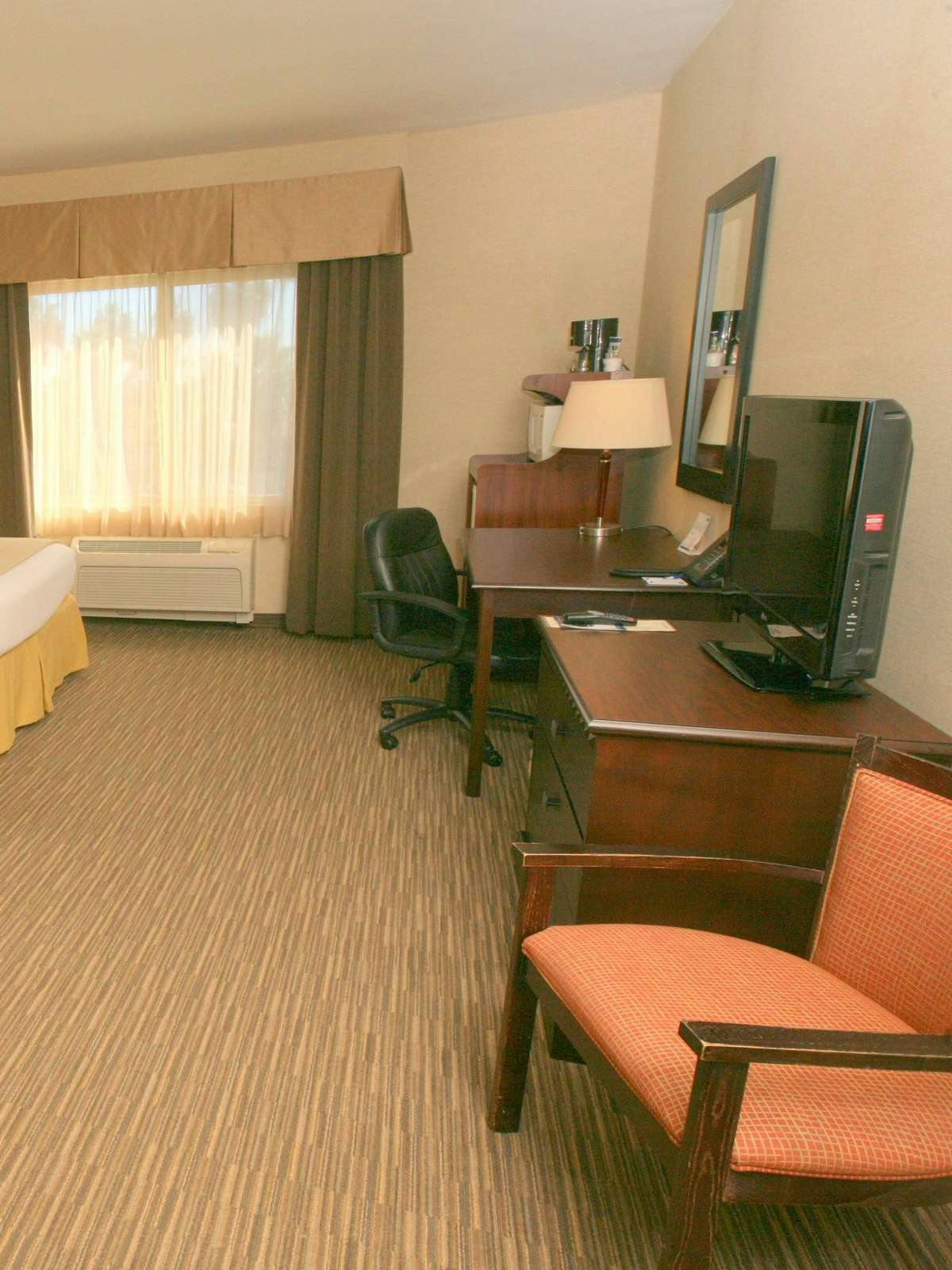 Hotel Holiday Inn Express Chula Vista photo 3