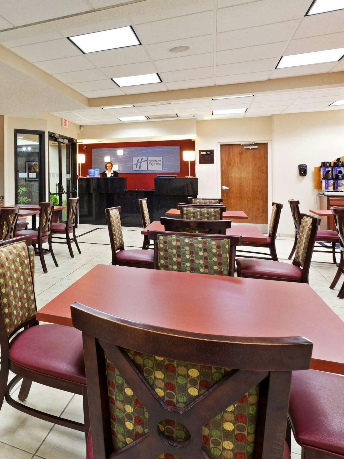 Hotel Holiday Inn Express Hotel & Suites Knoxville North I 75 Exit 112 photo 4