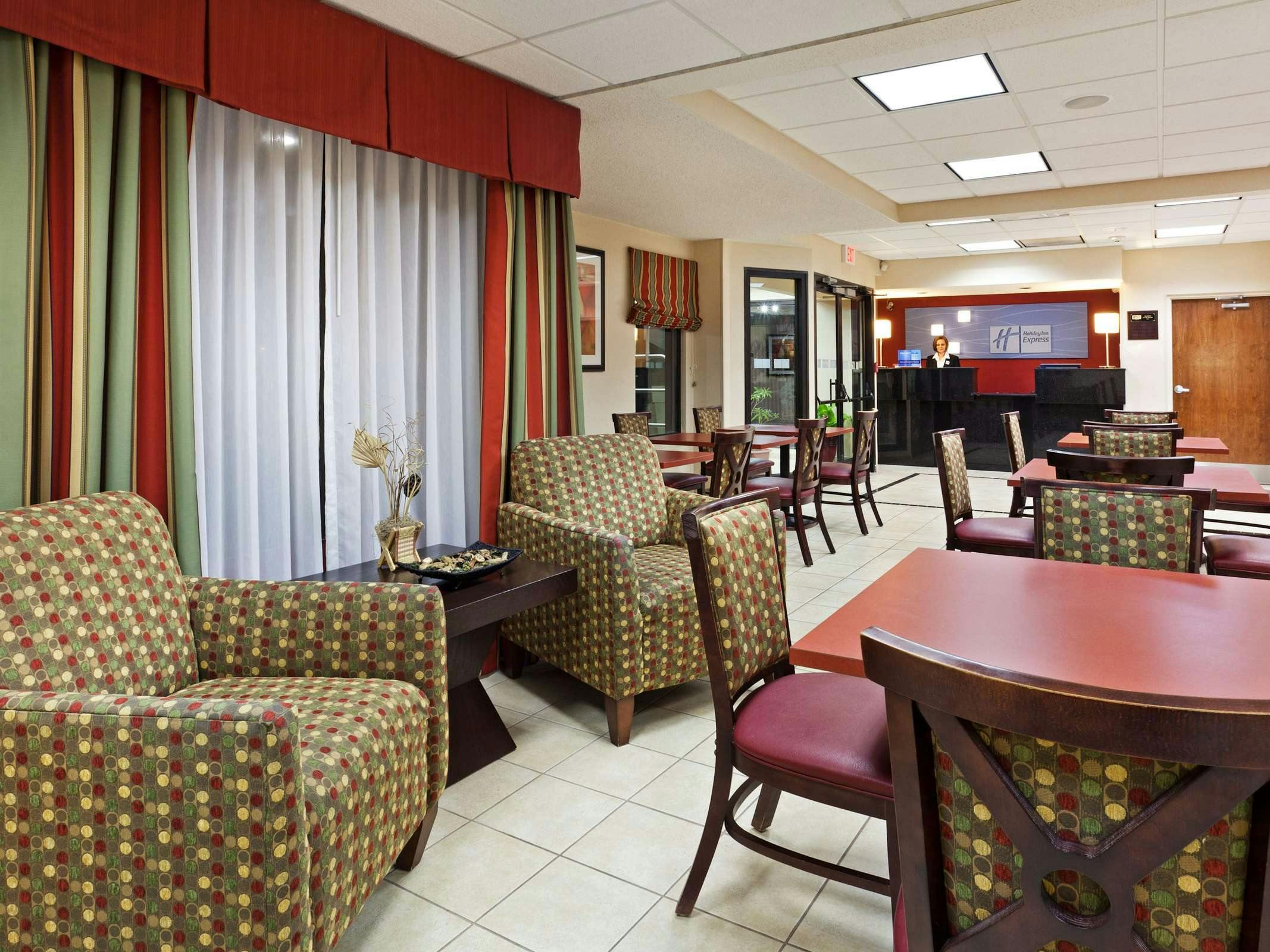 Holiday Inn Express Hotel & Suites Knoxville North I 75 Exit 112