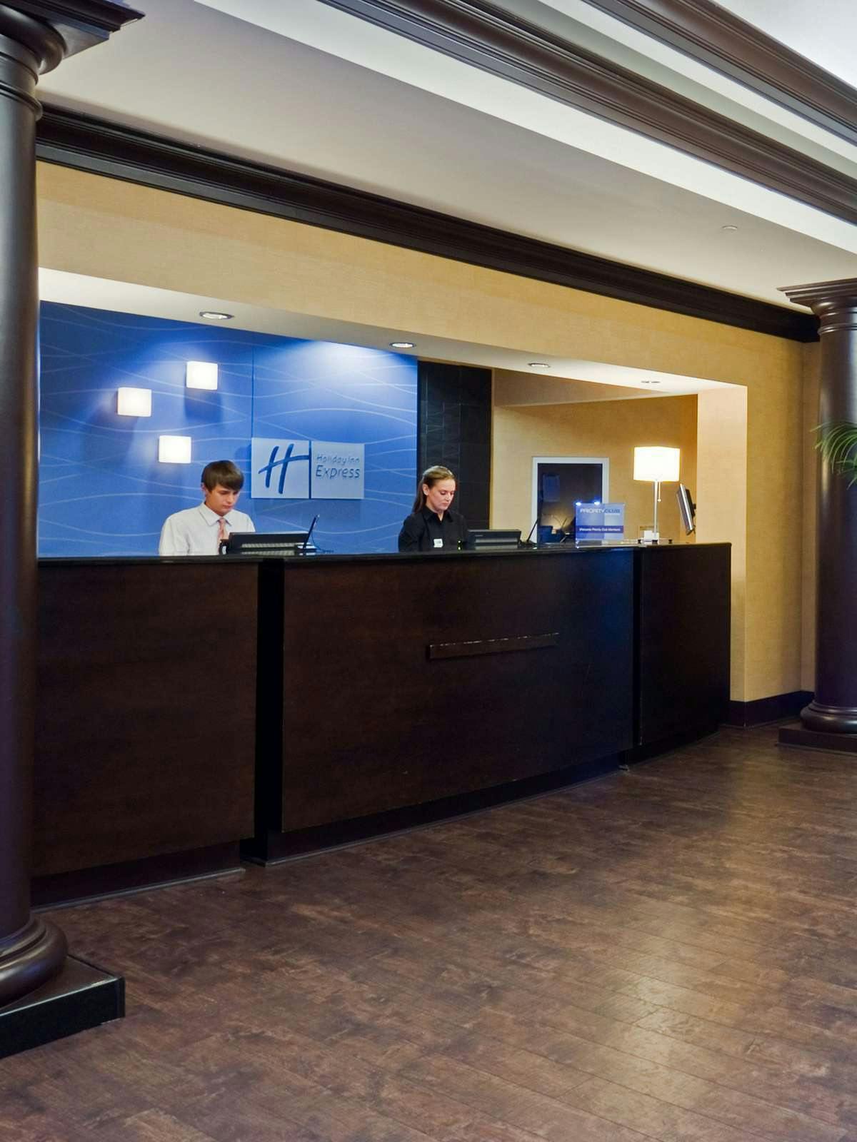 Hotel Holiday Inn Express Hotel & Suites Columbia Fort Jackson photo 4