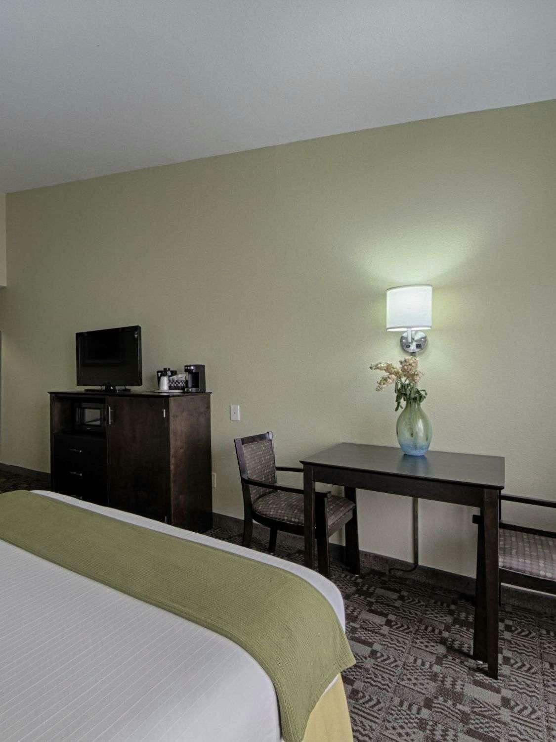 Hotel Holiday Inn Express Hotel & Suites Solana Beach photo 3