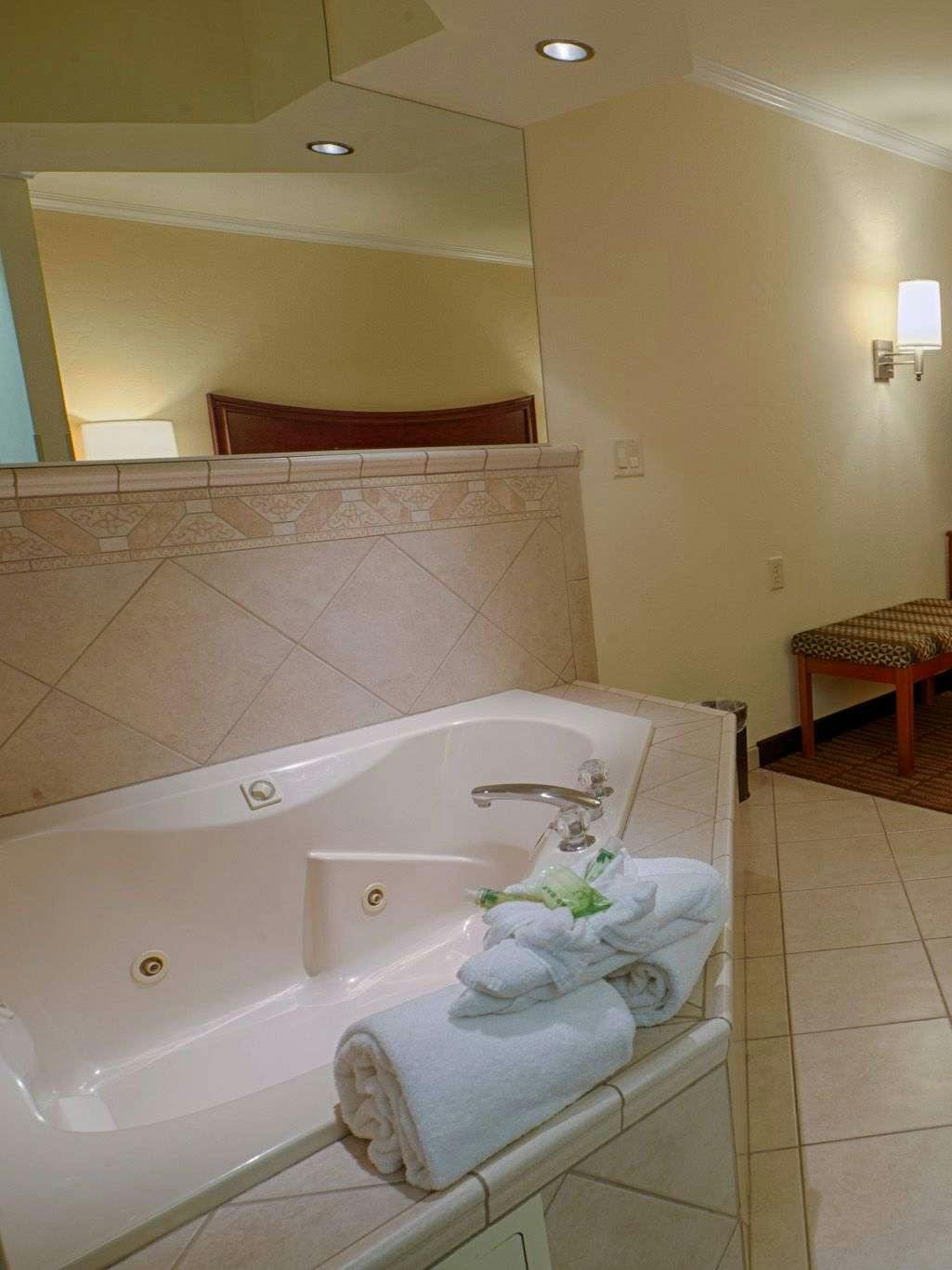 Hotel Holiday Inn Express Hotel & Suites Tucson Mall photo 2