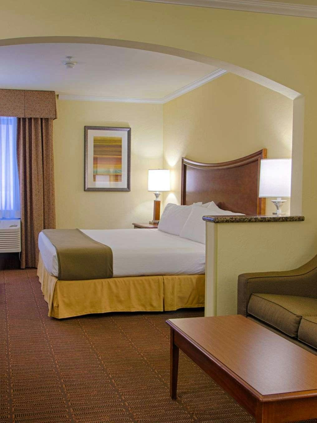 Hotel Holiday Inn Express Hotel & Suites Tucson Mall photo 1