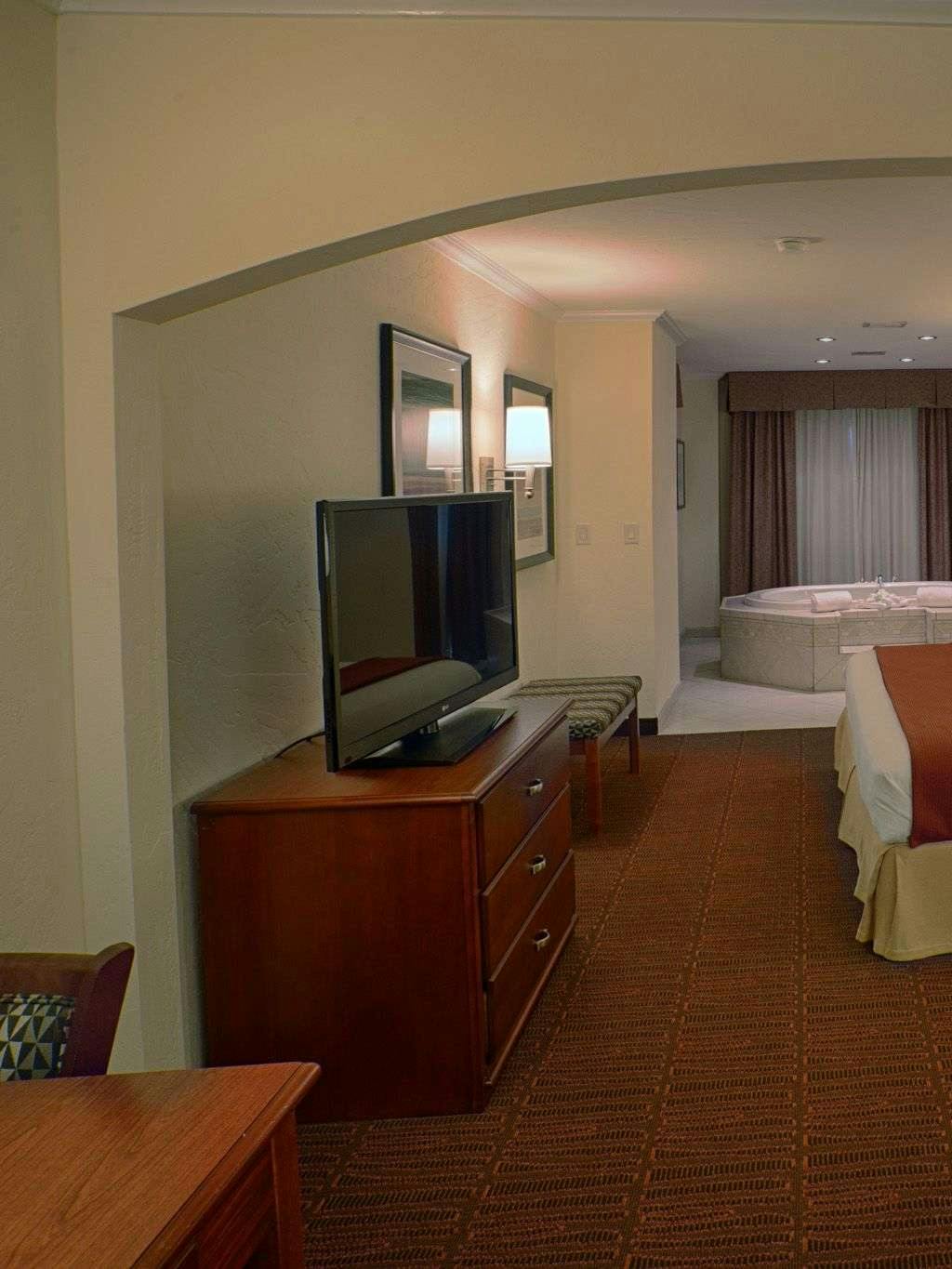 Hotel Holiday Inn Express Hotel & Suites Tucson Mall photo 3