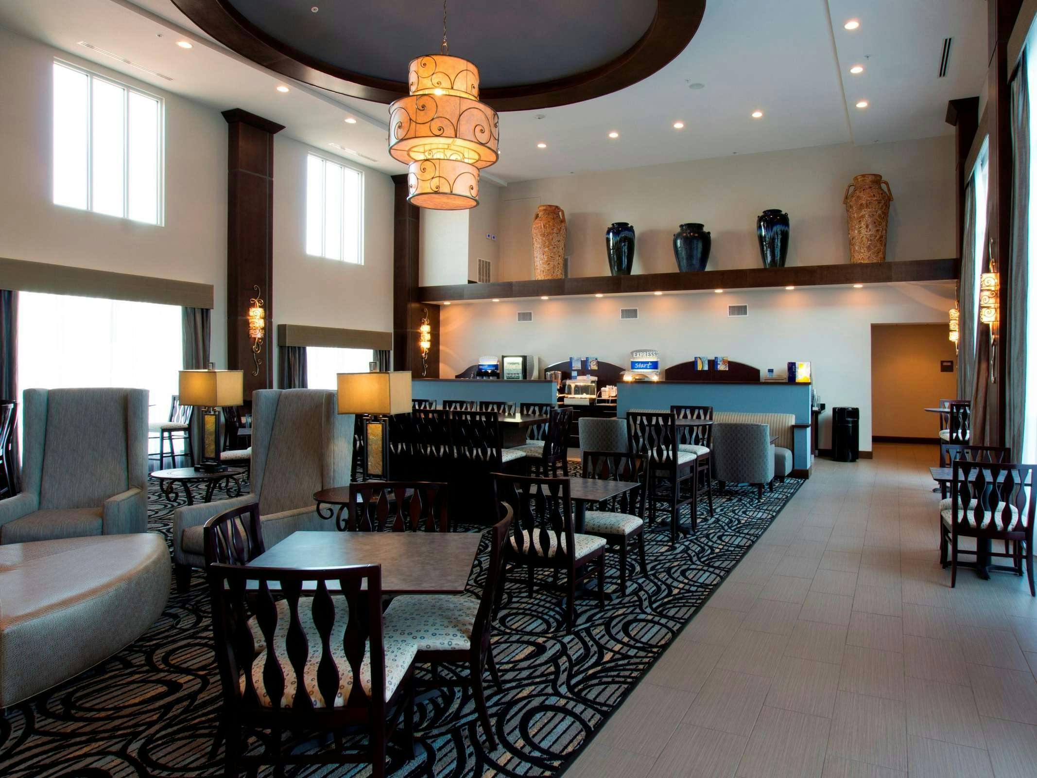 Holiday Inn Express Hotel & Suites Fredericksburg