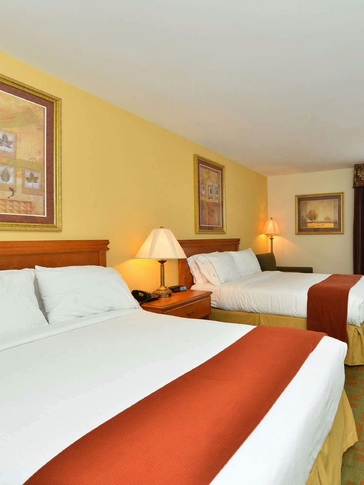 Hotel Holiday Inn Express Hotel & Suites Petersburg photo 1