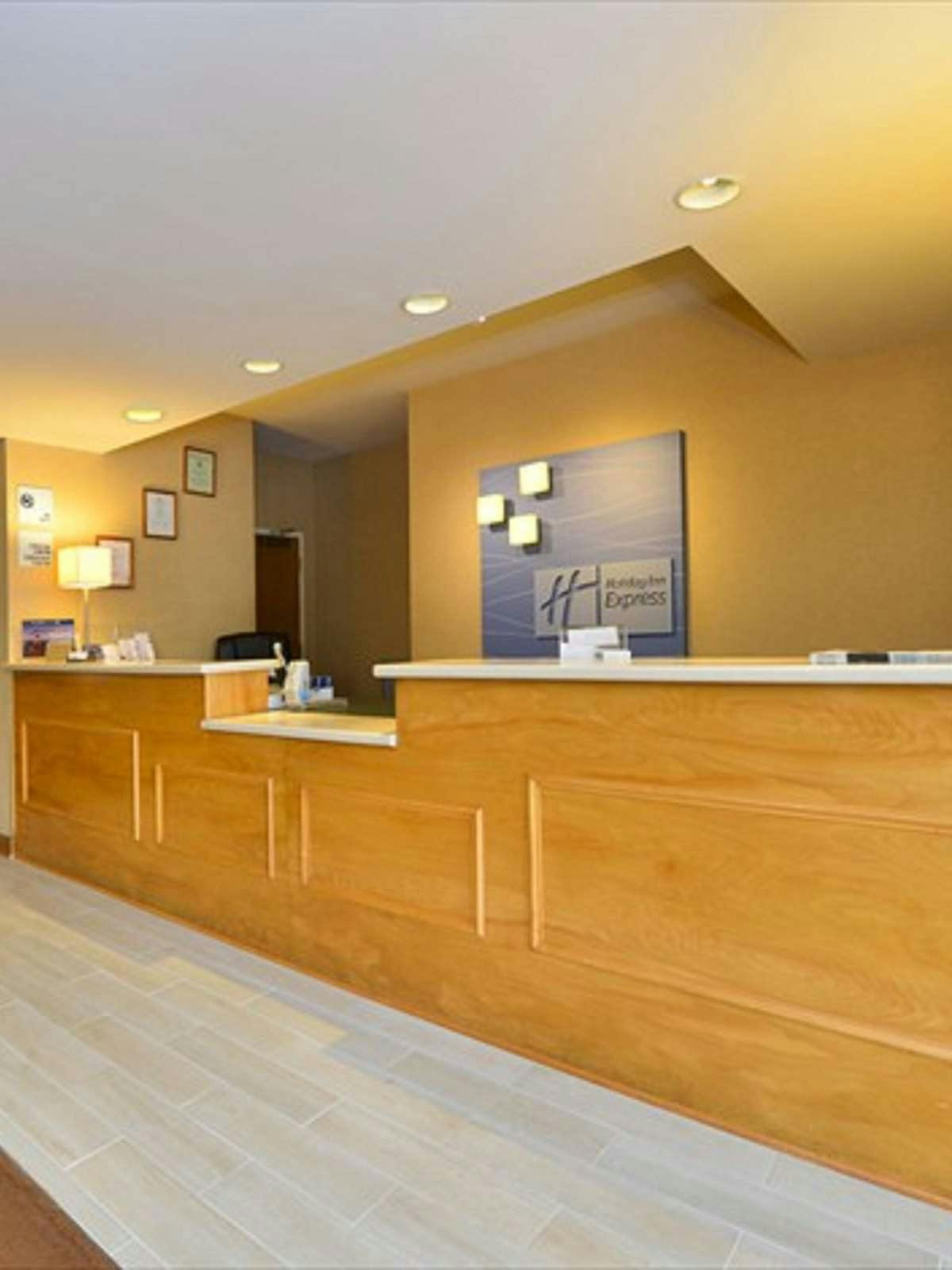 Hotel Holiday Inn Express Hotel & Suites Petersburg photo 5