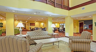 Holiday Inn Express Richmond Airport